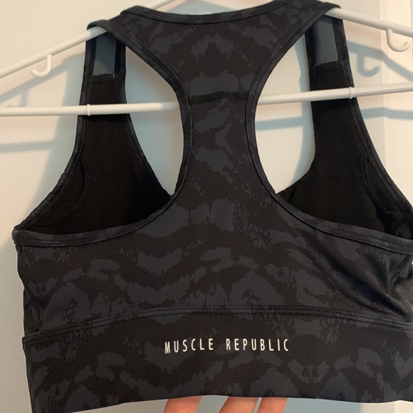 NWOT. Women’s camo sports bra size Small. - Picture 6 of 6